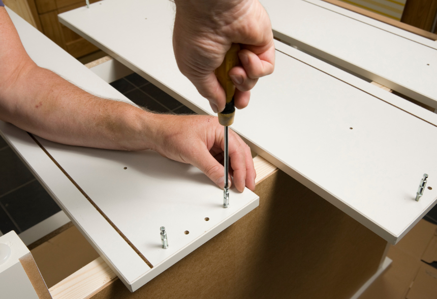 Mudanzas con montaje de muebles: la solución completa para tu traslado